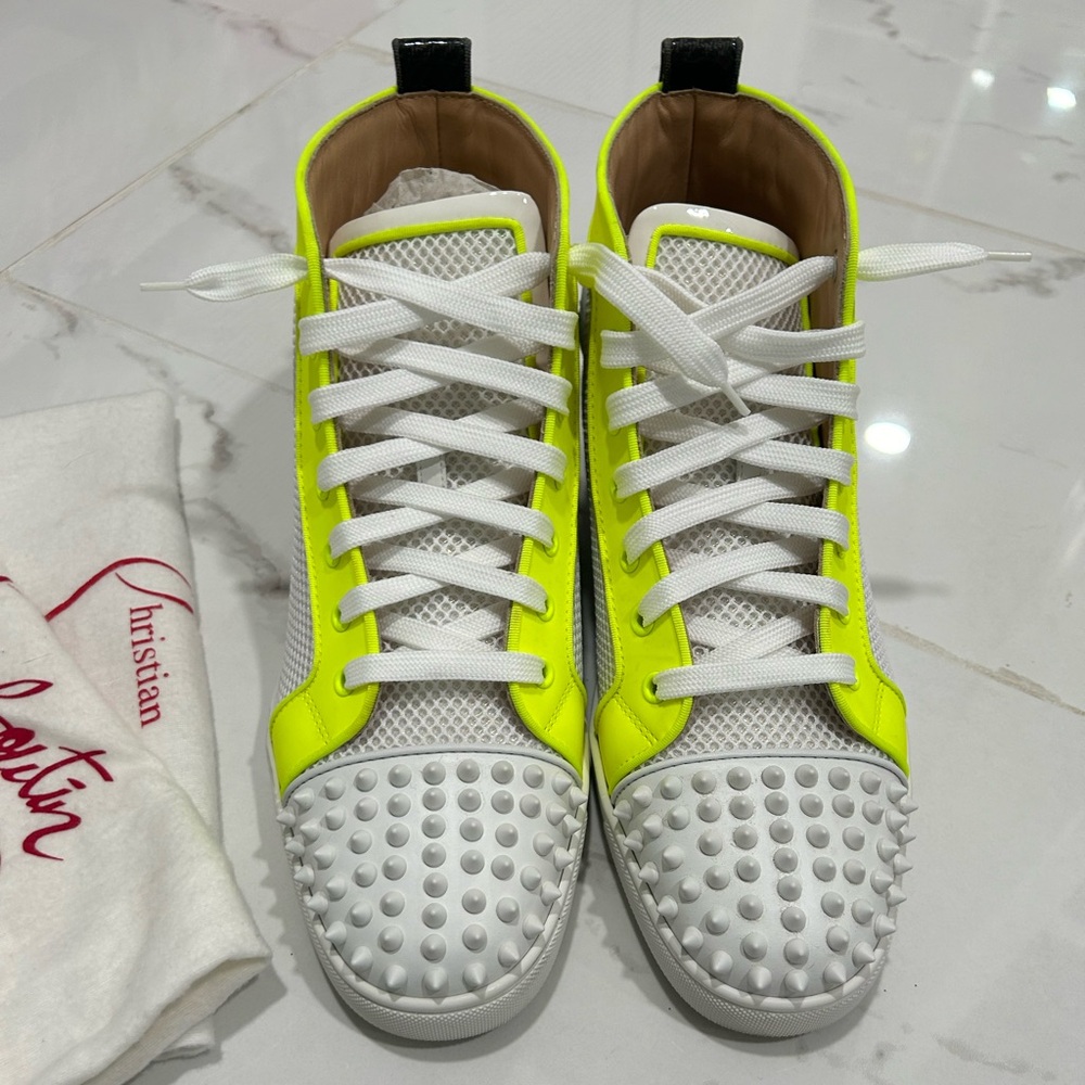 Christian Louboutin Men's Size: 10 US
Spike Accents Colorblock Pattern Sneakers
